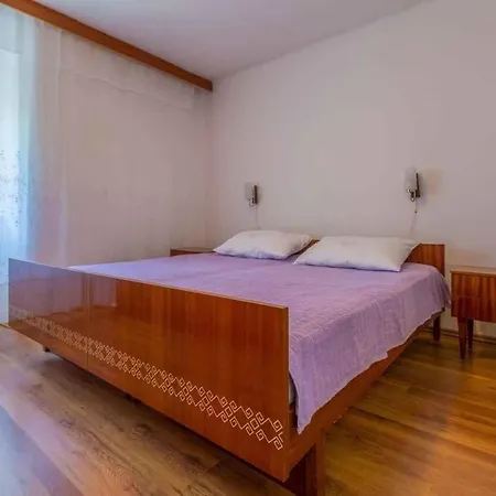 In 5753 Apartment *
