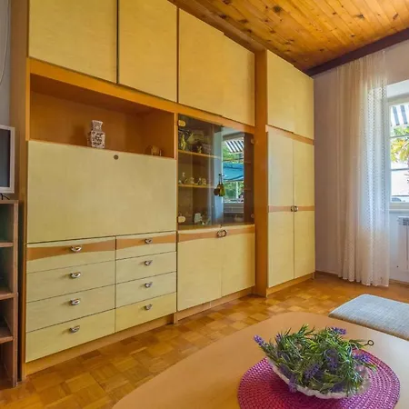 Apartment In 5753 Dramalj