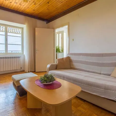 Apartment In 5753 Dramalj